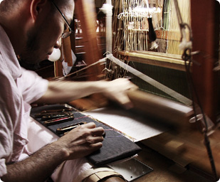 西陣帯工房「機械は一切使わない手織りで仕上げる伝統のハンドメイド」